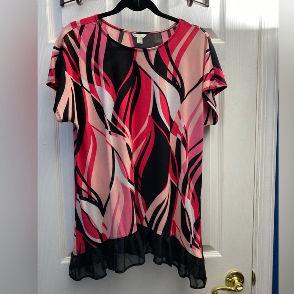 EST 1946 short sleeve tunic with ruffle hem, pink and black. Size Me…